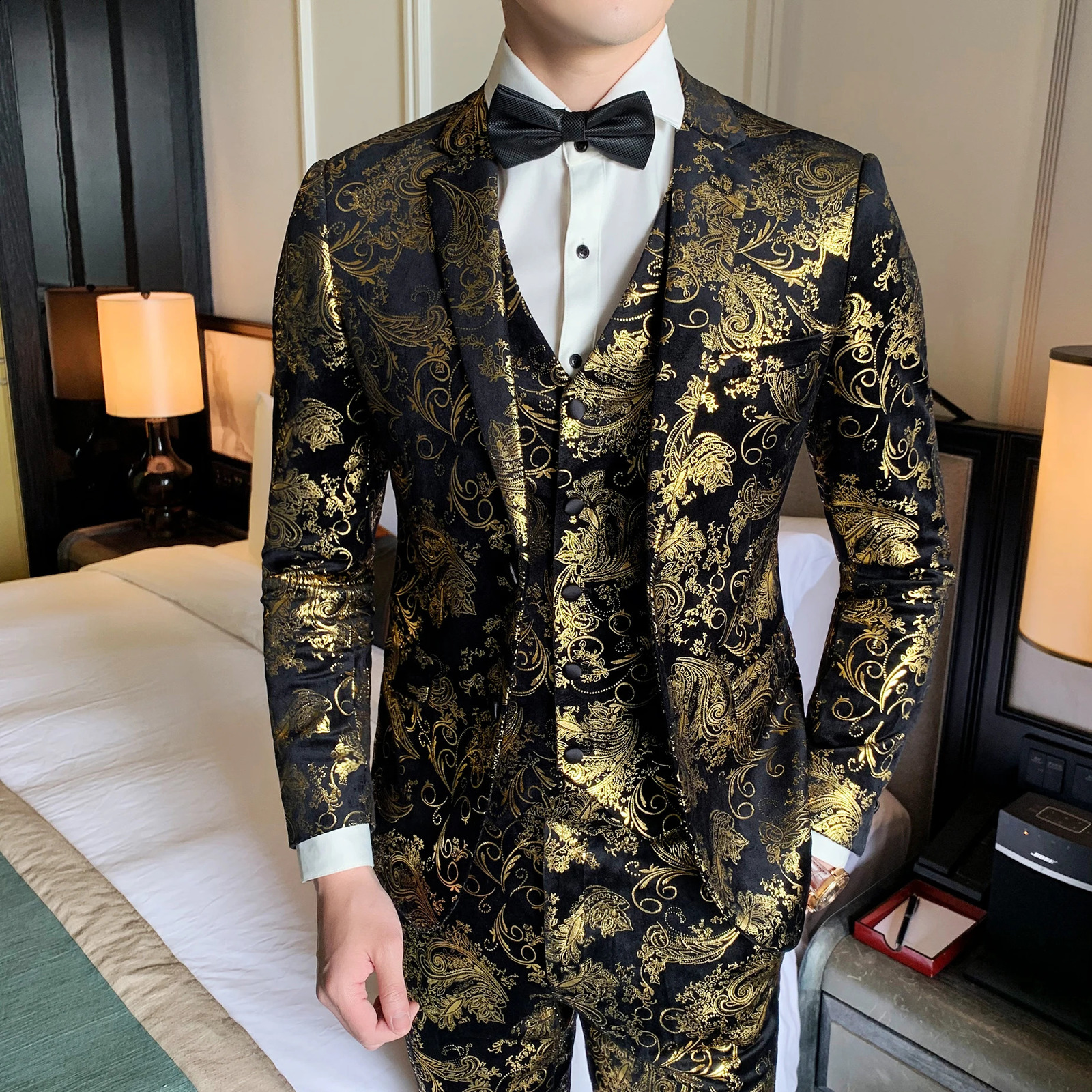 Gold Floral Match Slim Fit Mens Jacketvestpants Ensemble 3 pièces à la mode avec des boutons simples et doubles ensembles de robes Costume240809