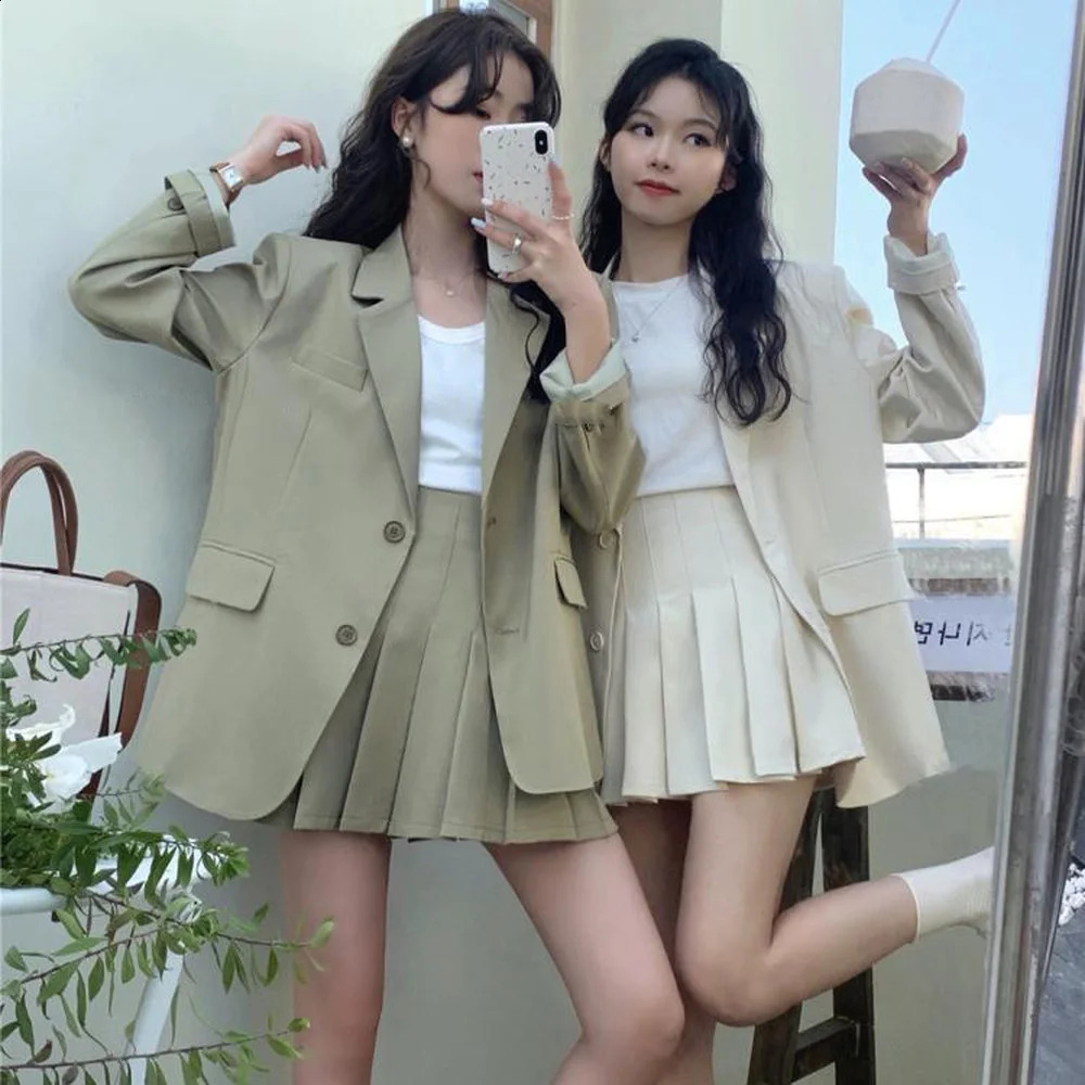 Blazer de printemps pour femmes 2 deux pièces sets de style coréen à la veste à poitrine simple haut taille haute taille plissée de jupes 240810