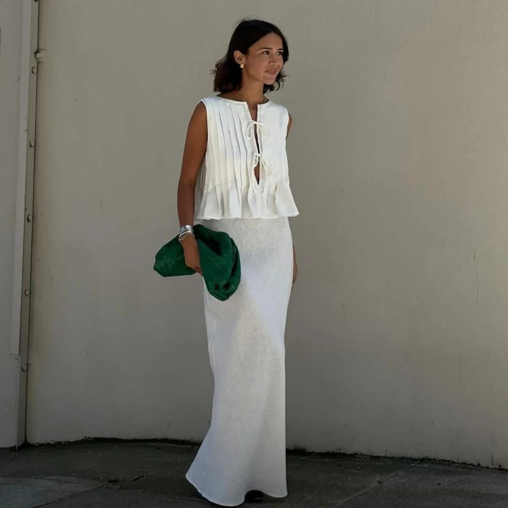Jupe en lin en coton blanc Ensemble de femmes chemisier à lacets de mode et jupe maxi tenues d'été élégants vacances causales 2 pièces 240810