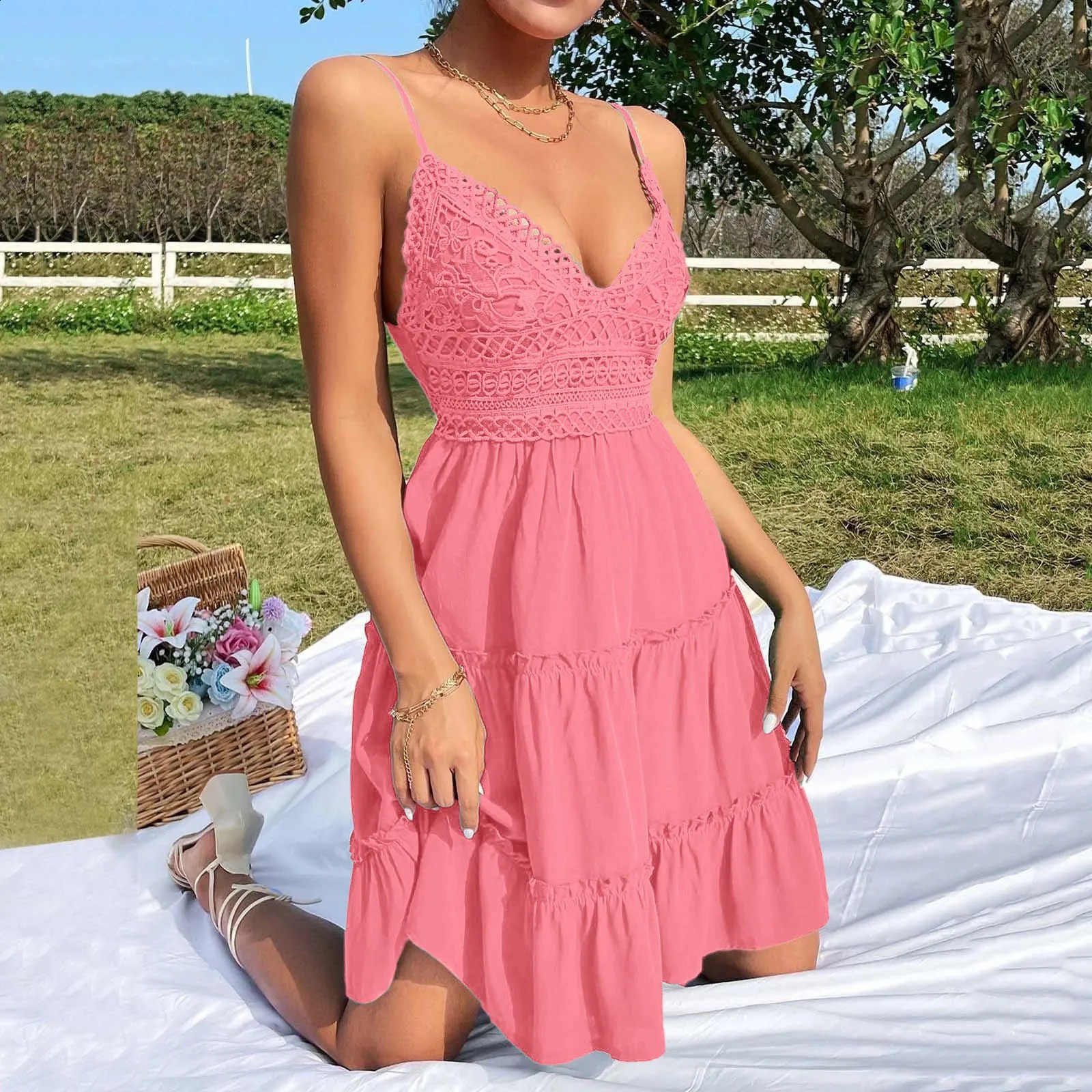 Robe de soleil de plage pour femmes en dentelle d'été V robes de cou à point voltiges