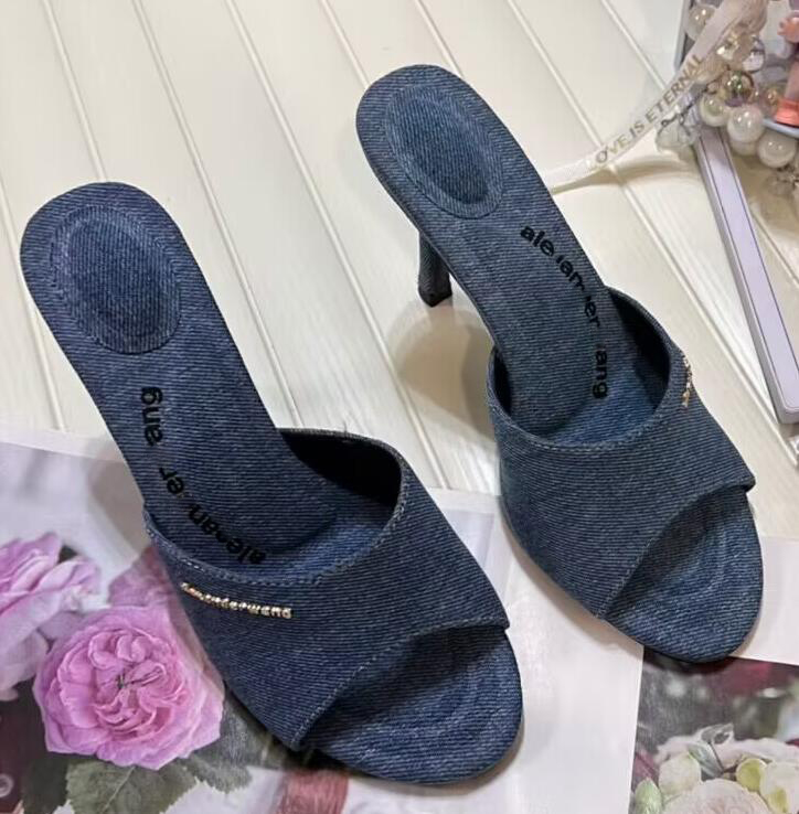 Nouvelles chaussures de créateur Sandales Pantoufles Femmes Denim 7cm Pantoufles à talons hauts Chaussures de plage avec boîte C260321