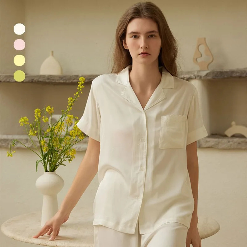 2024 Satin Style Pocket Pocket brodé Pyjama Set Multi-couleur Casual Wear Adhesive Couleur solide Pajama lisse en lisse240812