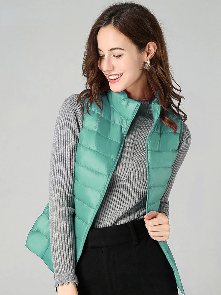 Women Down Vest Ultralight Thin Sleeveless Jacket White Duck Down Winter Tops Spring Autumn Female Portable Outwear 240812