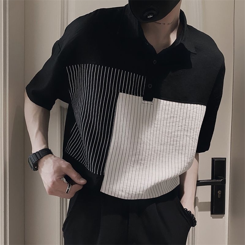 Bouton de revers de mode épissé les polos de polo à rayures asymétriques vestimentes de vaches coréen lâches t-shirts décontractés 240810