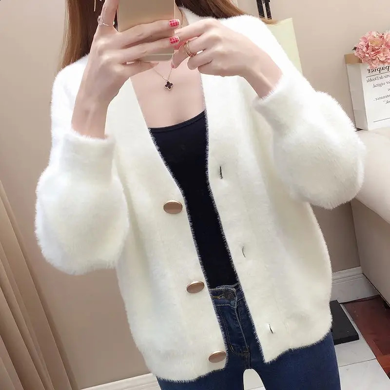 Spring and Autumn Womens Fashion Mink Fleece Cardigan Coat Loose Korean Short Comfortable Versatile Sweater 240828