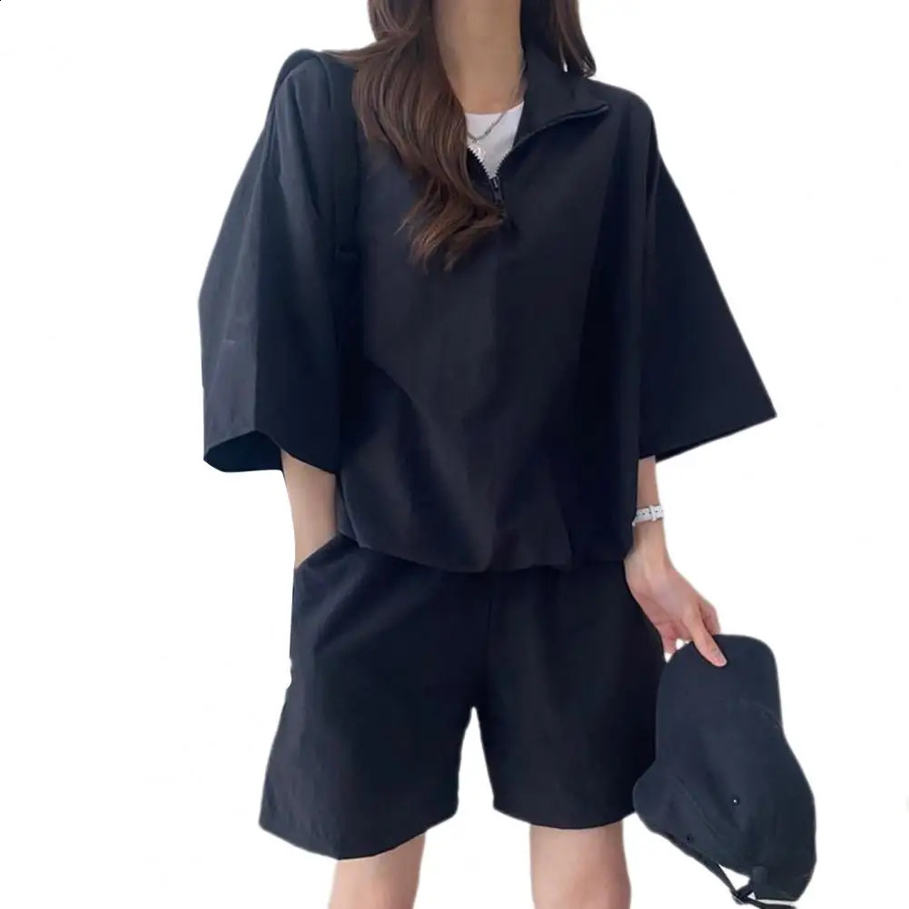 Ensemble de costumes de costume pour femmes Ensemble de survêtement d'été avec une tenue sportive de taille haute à col à collier haut à glissièr