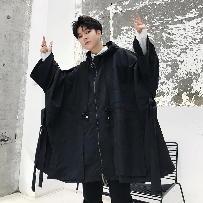 Spring Men Ribbons Punk Rock Hip Hop Oversize Coat Trench Coat Vintage Casual Long Veste Cloak Style coréen Overcoat 240812