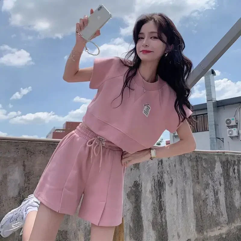 Costume d'été Séparement en deux pièces pour femmes à manches courtes Crop Tops High Taist Casual Shorts Tenues Y2K Clothes Fashion Corée Set 240