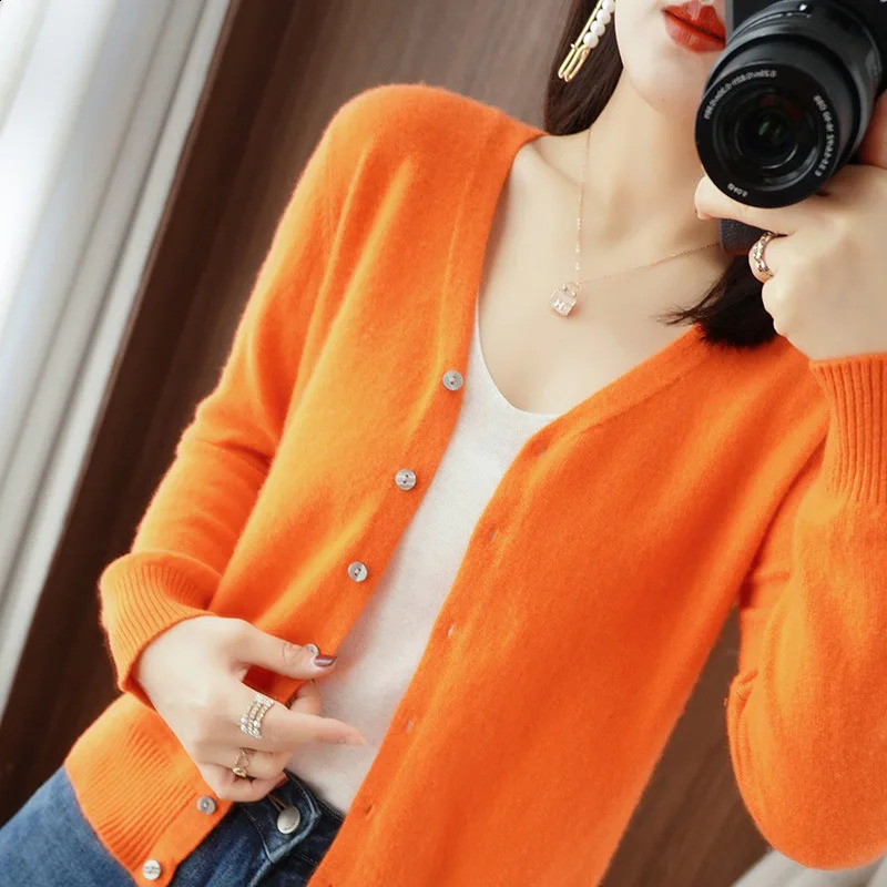 Women Cardigans Autumn Winter Single Breasted Knitwears Long Sleeve Warm Knit Cardigan Korean Fashion Spring casual Sweater 240813