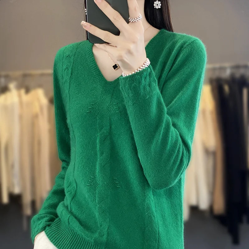 Autumn and Winter Cashmere sweater women V-Neck Long sleeved cashmere sweater women casual Cashmere sweater women 240813