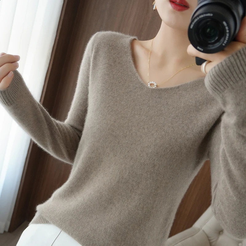 100% Pure Merino Wool Sweater Women V-neck Pullover Autumn /winter Casual Knit Tops Solid Color Regular Female Jacket 240813