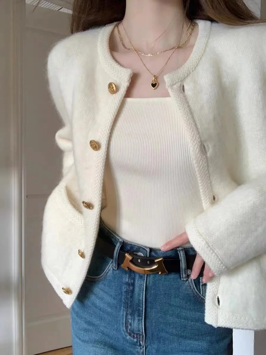 Tempérament Pull blanc manteau femme début printemps automne tricot en tricot-cou cardigan simple poitrine simple top 240813