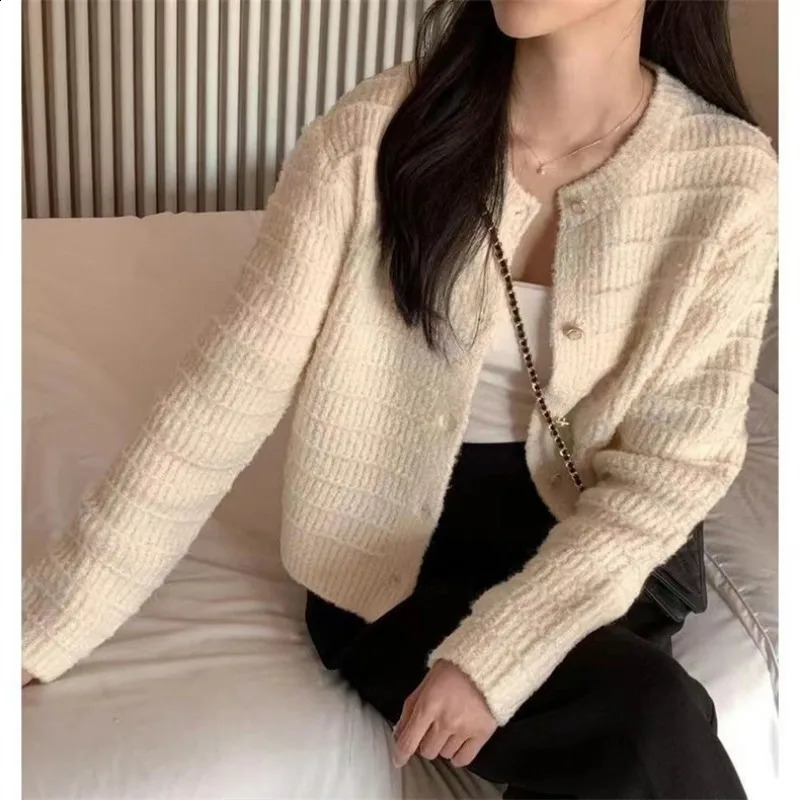Pull à manches longues pour femmes élégants cardigan en tweed en tweed en vrac couleur décontractée de couleur unie extérieure printemps automne