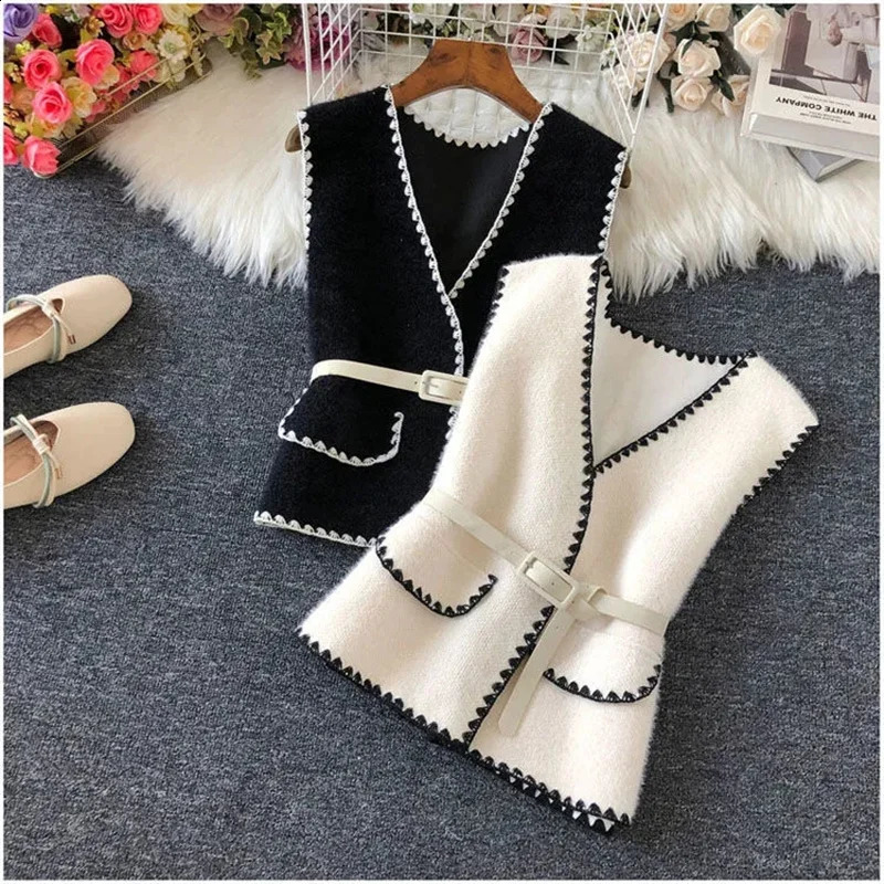 Korean Womens Woolen Vest Leather And Fur Integrated Fashion Waistcoat Female V-Collar Sleeveless Short Jacket 240814