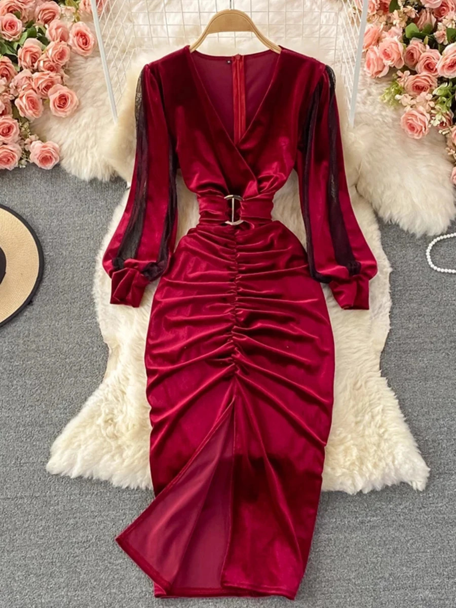 Automne Winter Femmes Black / Red Velvet Bodycon MIDI Robe Vintage V-Neck Mesh Patchwork Vestidos à manches longues 240814