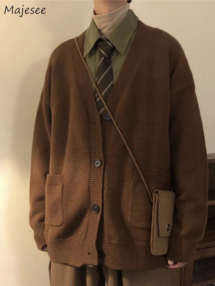 Cardigans vintage hommes simples poitrine d'automne hivernale tricot en tricot en tricots pulls décontractés poches de couleur solide