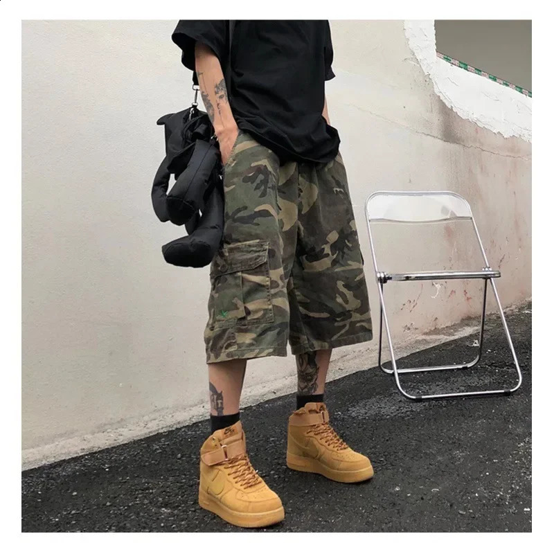 Camouflage à la mode Shorts décontractés pour les hommes Style d'été Fashion Fashion Extérieur Version coréenne Pantalon Midlengle 240814