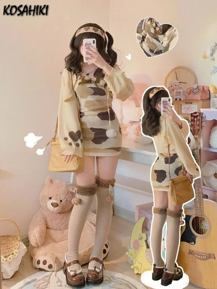 Kosahiki 2 pièces Set Femmes Crop Treen Cardigan Sans manches Print Bow Mini Robe Harajuku Robe Fashion coréenne Fashion Y2k Tenues 240815