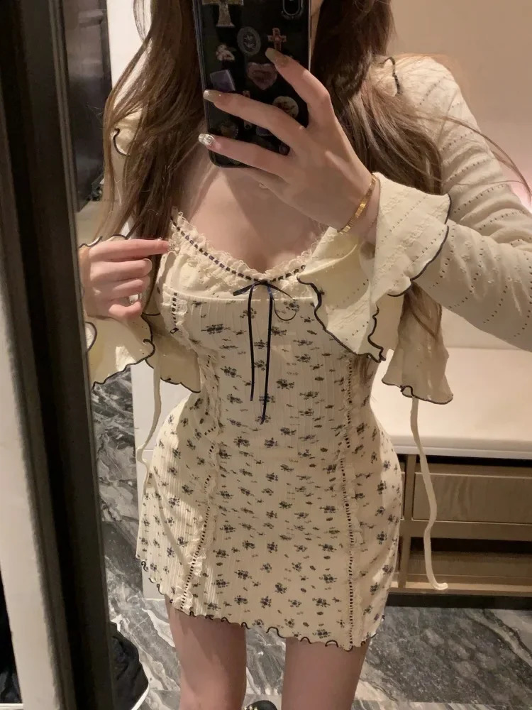 Sweet V-Neck Slim Taist Tricoted Flower Print Robe for Women Automne Automne à manches longues Ruffles Cardigan Y2K Ensembles de deux pièces 2408