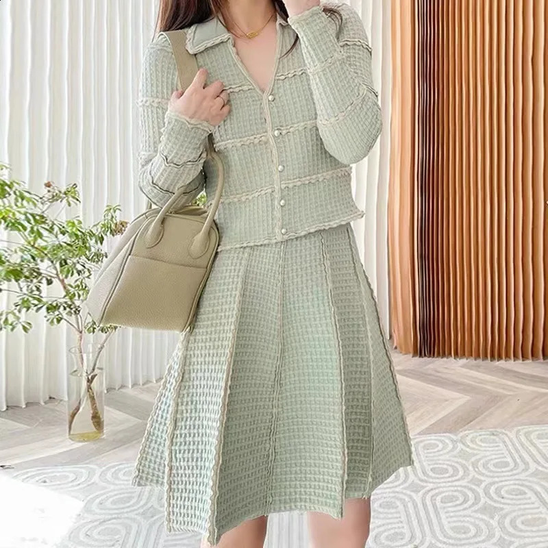 Office dames mode en deux morceaux Ensemble en V-cou en tricot en tricot Matchan Matching Fashion Jupe courte des vêtements de bureau Costume en