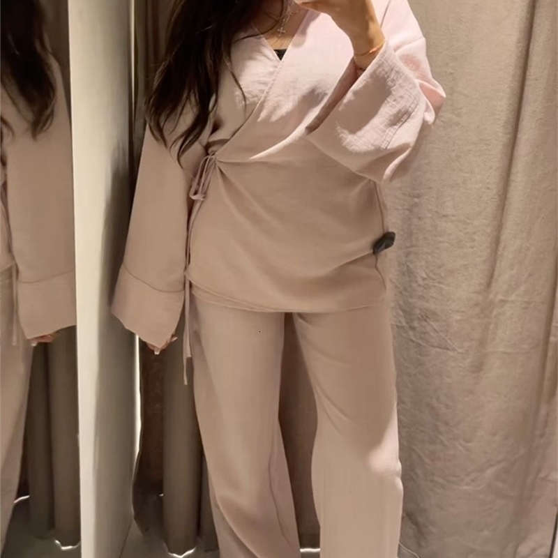 Le style de pyjama solide des femmes ensemble la lacet décontractée à manches longues Vneck Tops en vrac femelles élégantes pantalons hauts élast