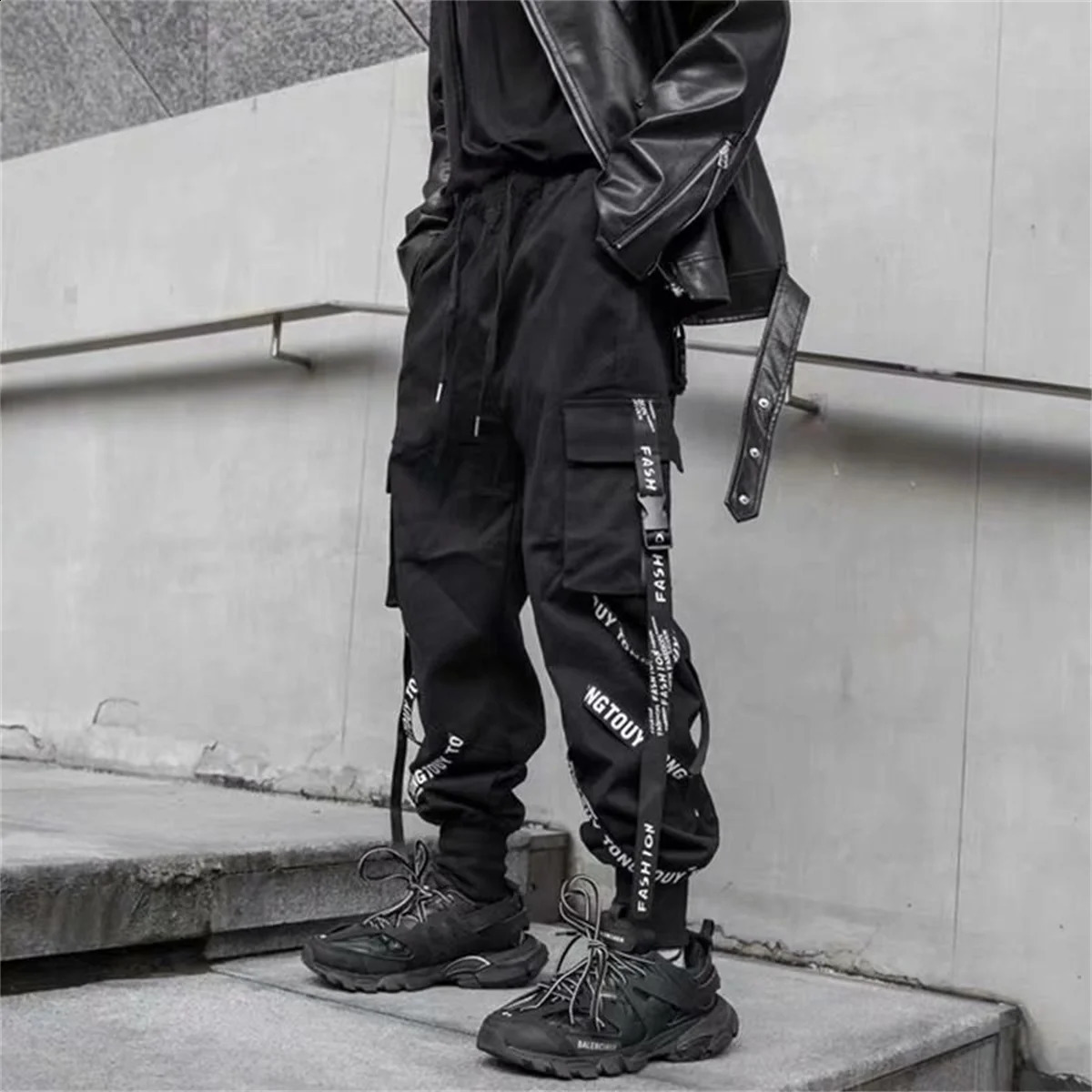 Pantalons de cargaison noirs Men Joggers pantalon pour le jogging japonais streetwear hip hop hippie technowear ruban gothique 240815