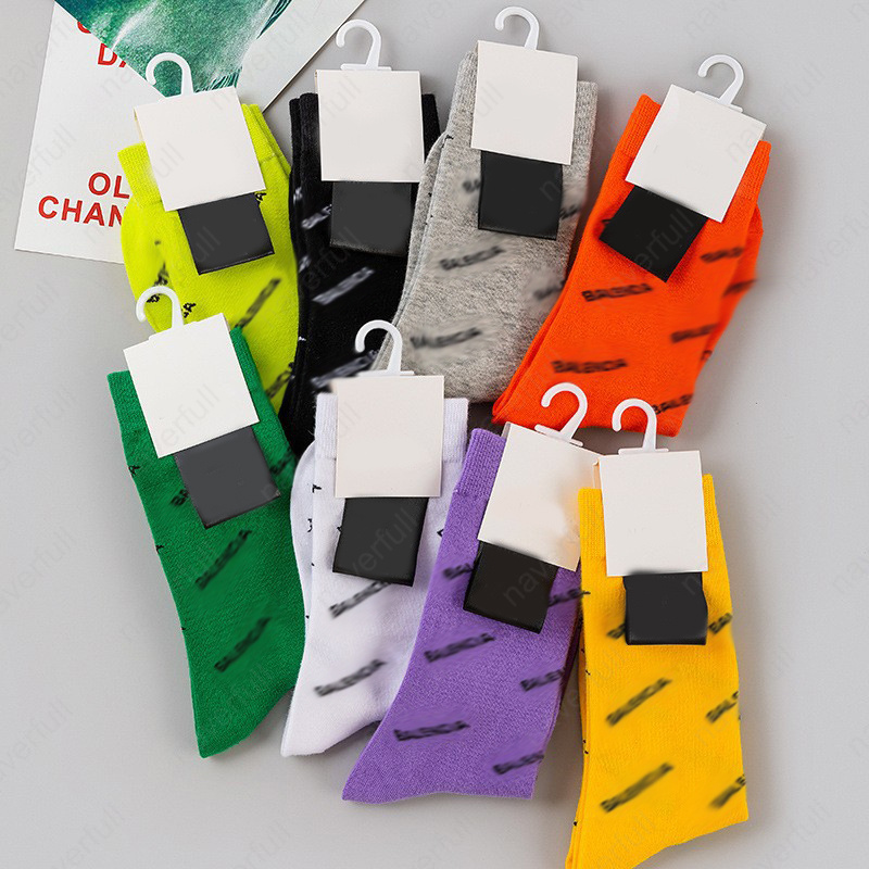Mens Socks European American Street Casual Fashion Classic Designer Womens Socks Sweat Absorbing Breathable