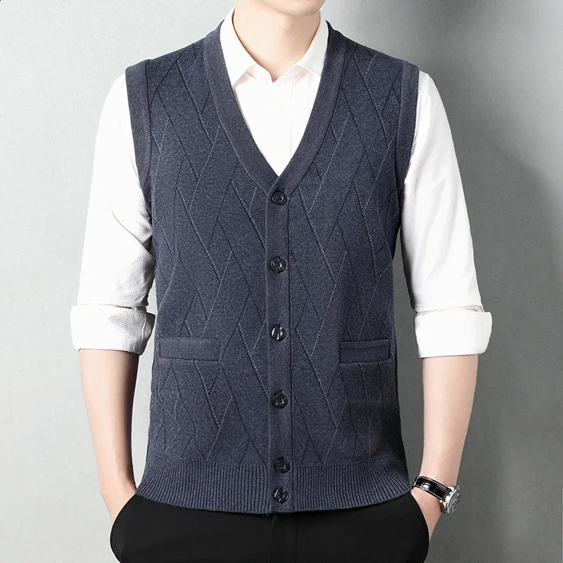 Mens thick casual sweater vest for autumn and winter warm mens cardigan vest 240912