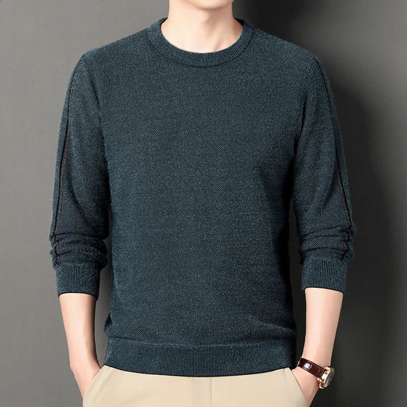 Mens Autumn and Winter Round Neck Solid Color Fashion Versatile Comfortable Casual Knitwear Sweater 240816