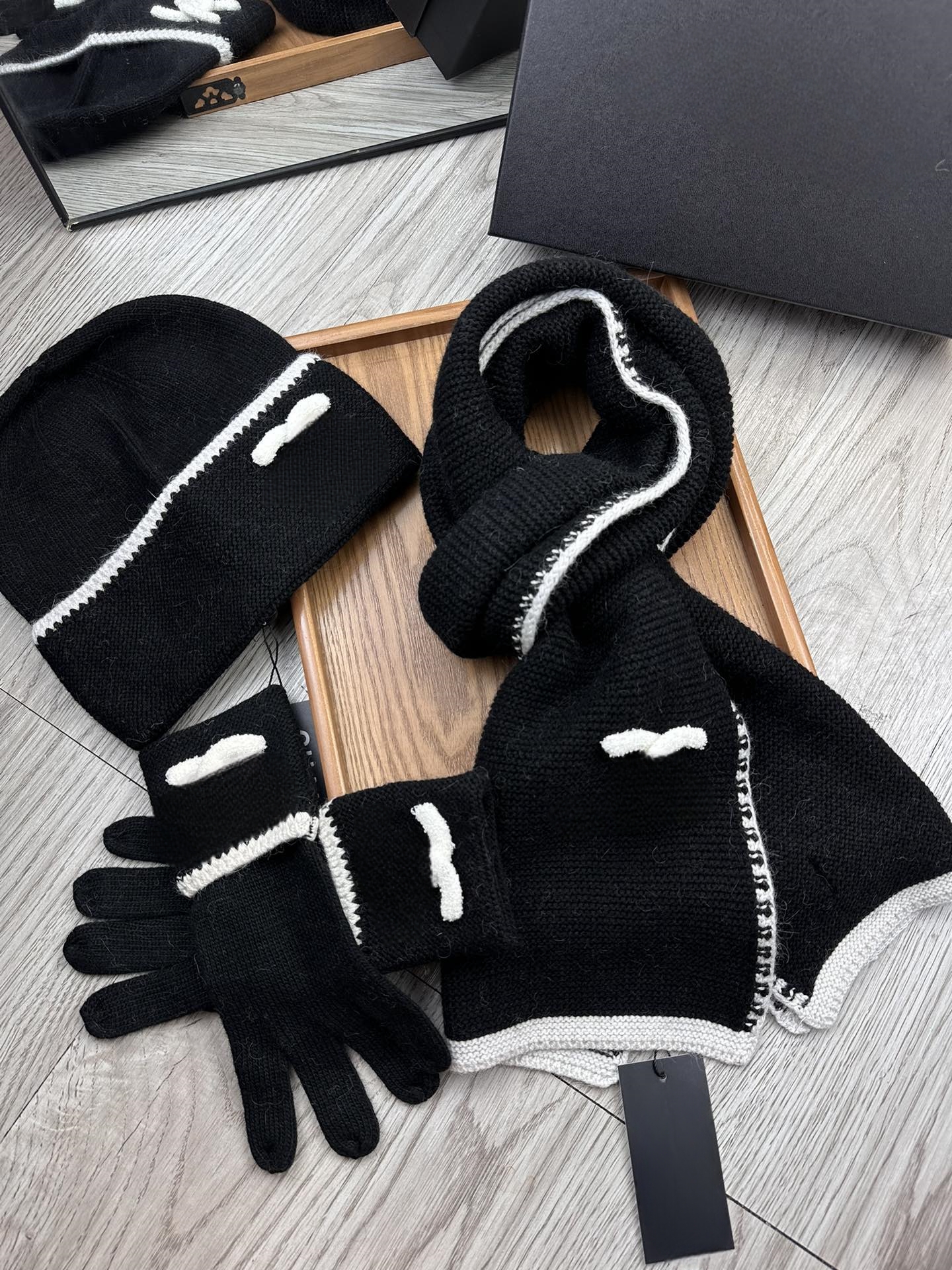 832754 Women's Designer Satin Square Silk Scarf Embroidery Series Paired with Bean Set urious Warm Winter Clothing Glove+Scarf+Hat Combination