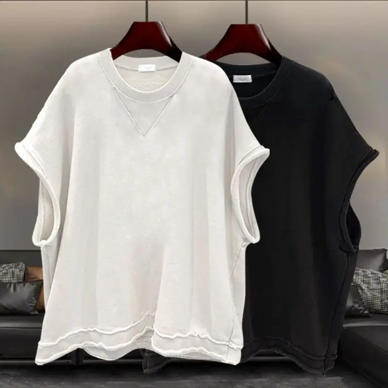 Korean round neck sleeveless mens T-shirt a summer fashion trend in Hong Kong sewn with a versatile hand-held casual vest 240816