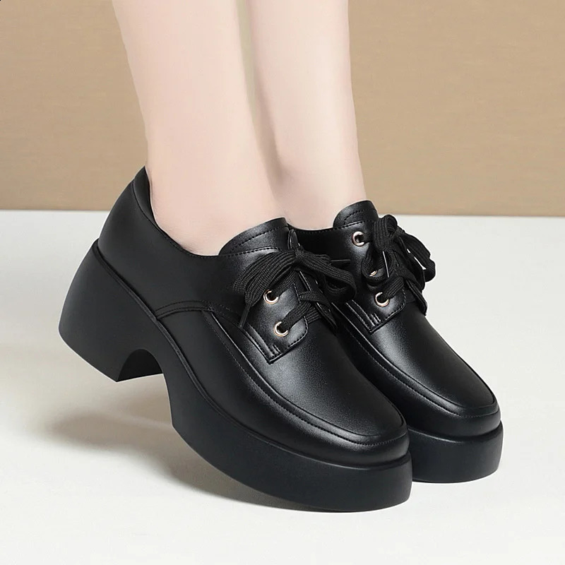 2024 Elegant Versatile Lace Comfortable Soft Leather Shoes for Womens Retro Thick soled High Heels Casual Single Shoes 240813