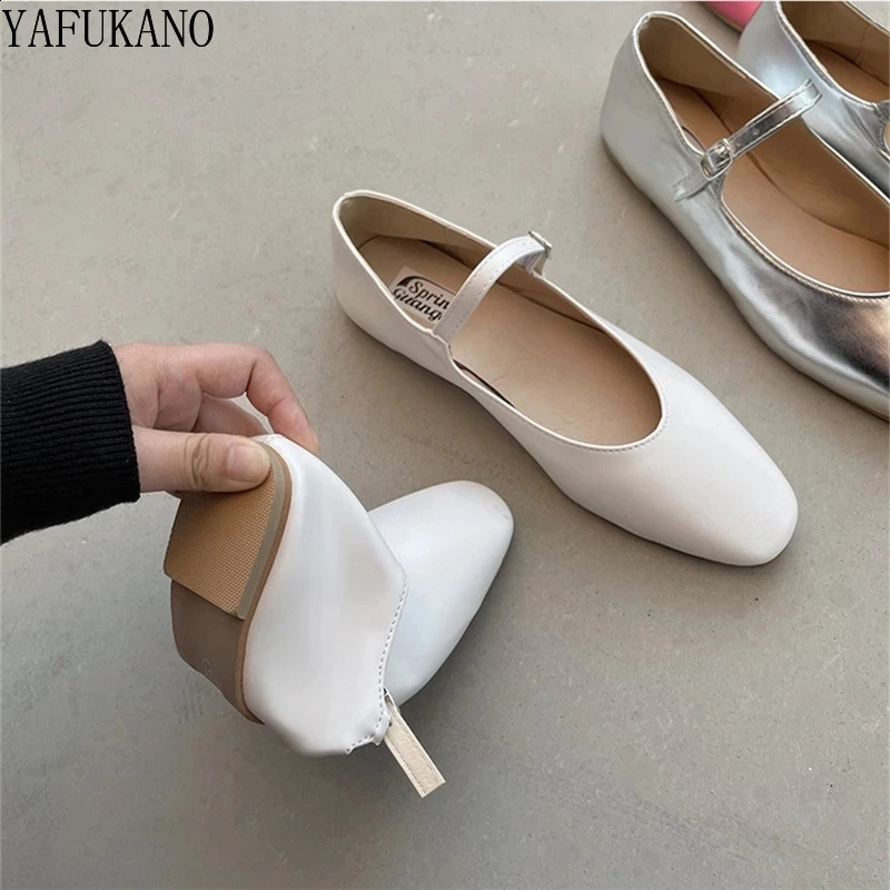 Fairy womens shoes gentle single shoes womens 2024 French temperature elegant flat shoes fashionable retro shallow mouth boat shoes 240813