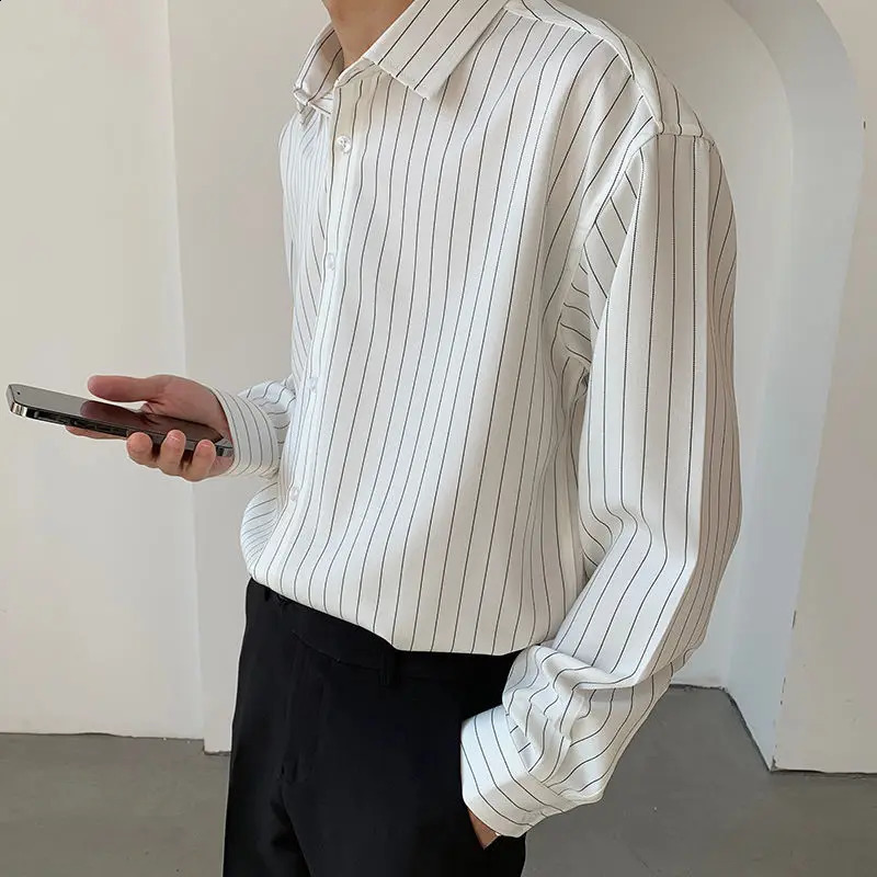 Spring Mens Clothing Long Sleeve Black White Striped Printed Fashion Casual All-match Handsome Trend Polo-Neck Button Shirt 240816