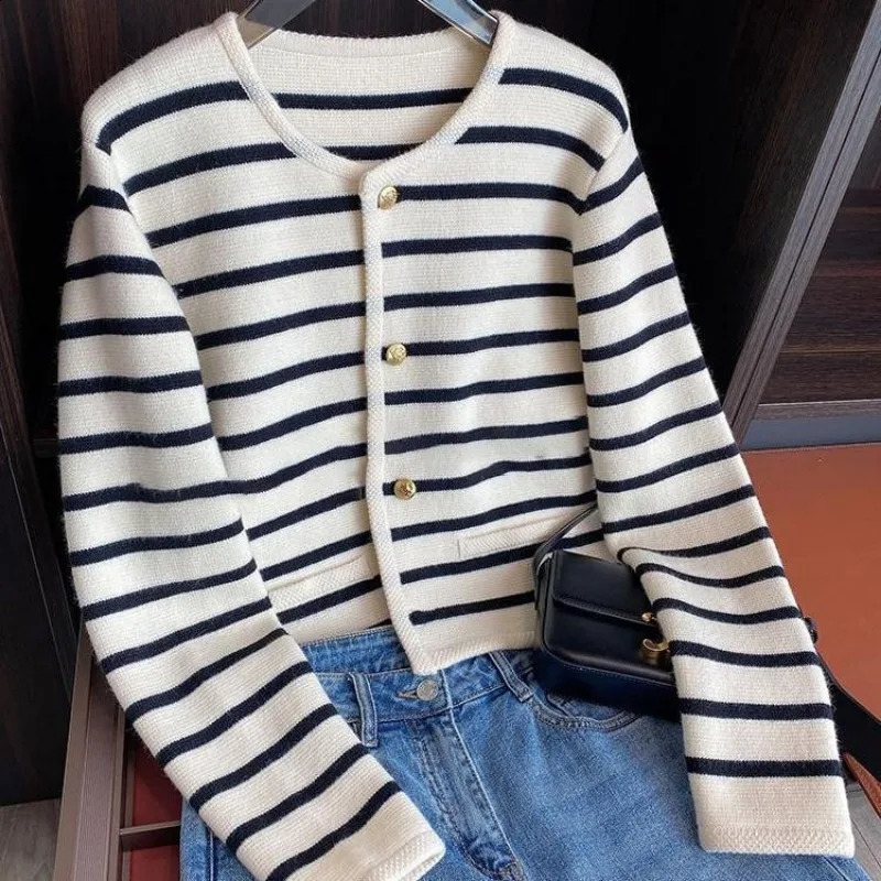 Korean fashion sweater womens cardigan wool sweater white and black striped knitted womens winter short sleeved sweater single breasted womens cl