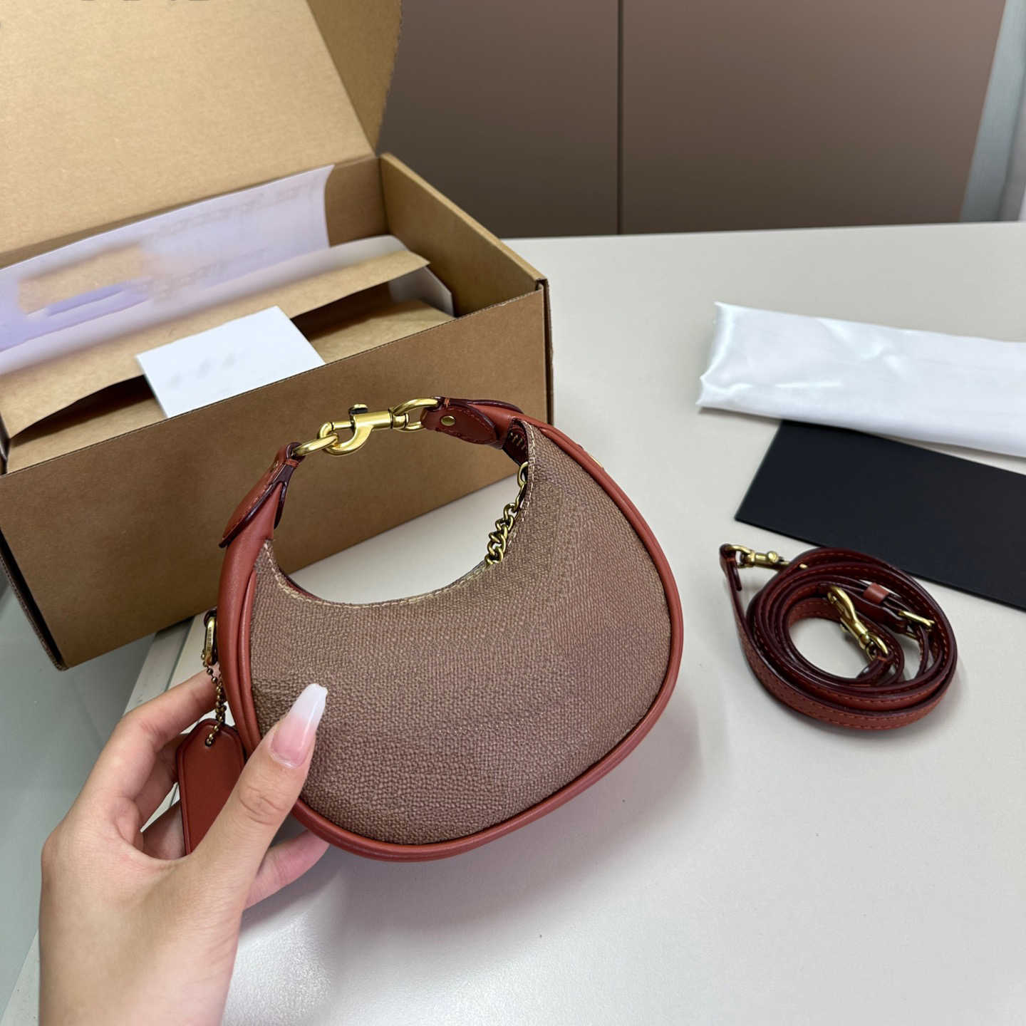 Wrist Designer Mini Shoulder Crossbody Small Half Moon Hand fashion Women Classic Luxury Leather Lipstick Mobile Phone 240815