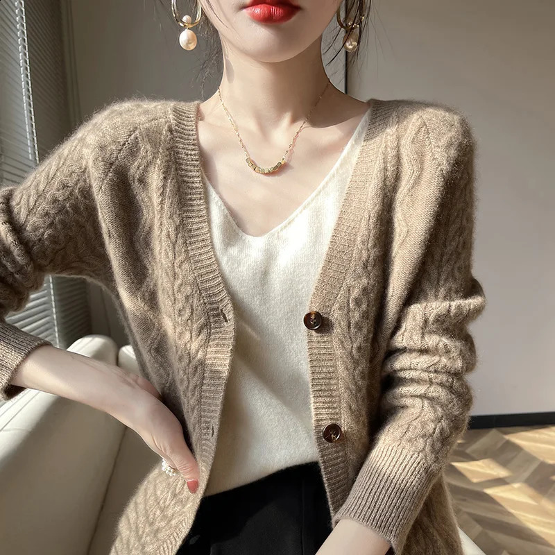 Womens cardigan V-neck cardigan high-quality loose casual womens cardigan long sleeved winter 240819