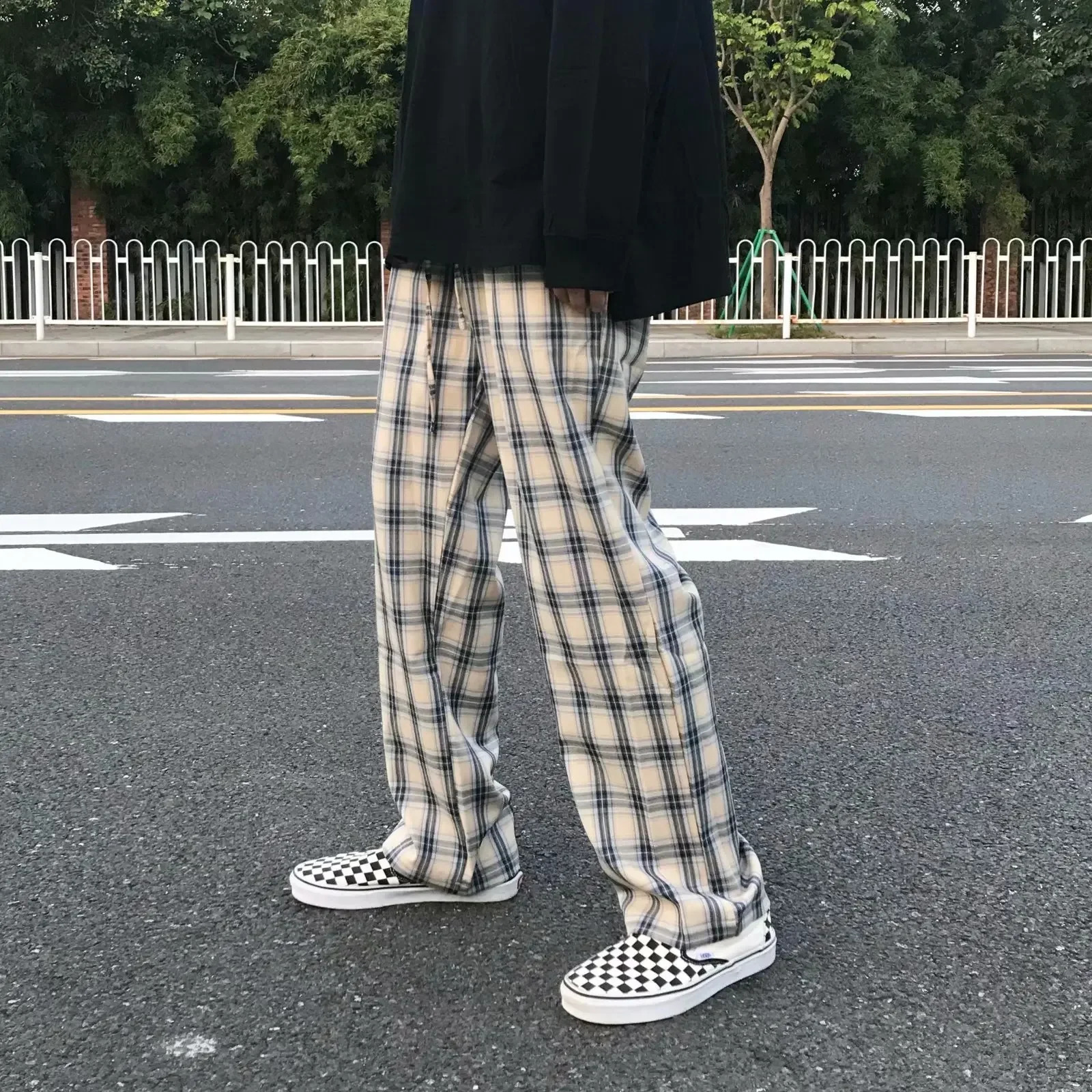 Pantalon à carreaux à la mode pantalon décontracté à ajustement lâche pour femmes hommes de style coréen pantalon de survêtement à jambes cloche