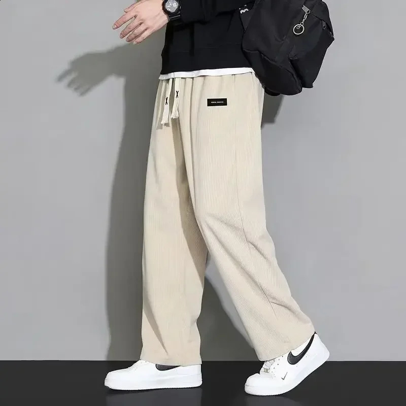 Tempérament de mode au printemps au printemps Pantalon à jambes larges en velours