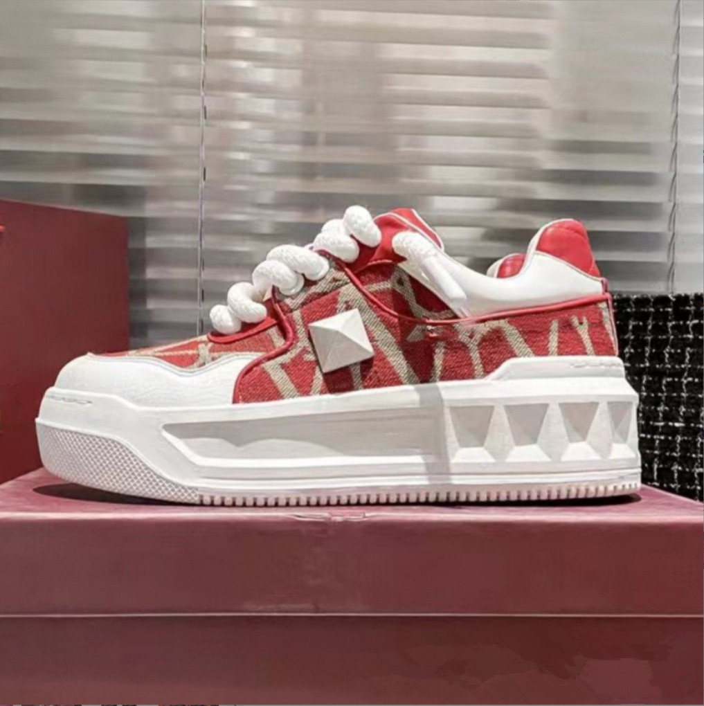 Platform Designer Shoes One Stud Spike Luxury Plate-forme scarpe For Men Women Casual Sports Walkaussure Fashion Spike Trainers J260324