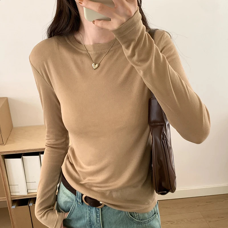 T-shirt femme Vêtements automne basique à manches longues Top Womens T-shirts coréens Style Woman Vêtements Skinny O-Keck Tee Shirt Femme 240821