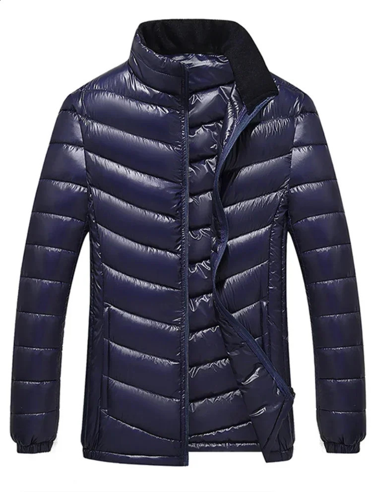 Down Jackets For Men Slim Fit Man Padded Coat Short Padding Lightweight Puffer Parkas Winter Outerwear Korean Style Outerwears 240821