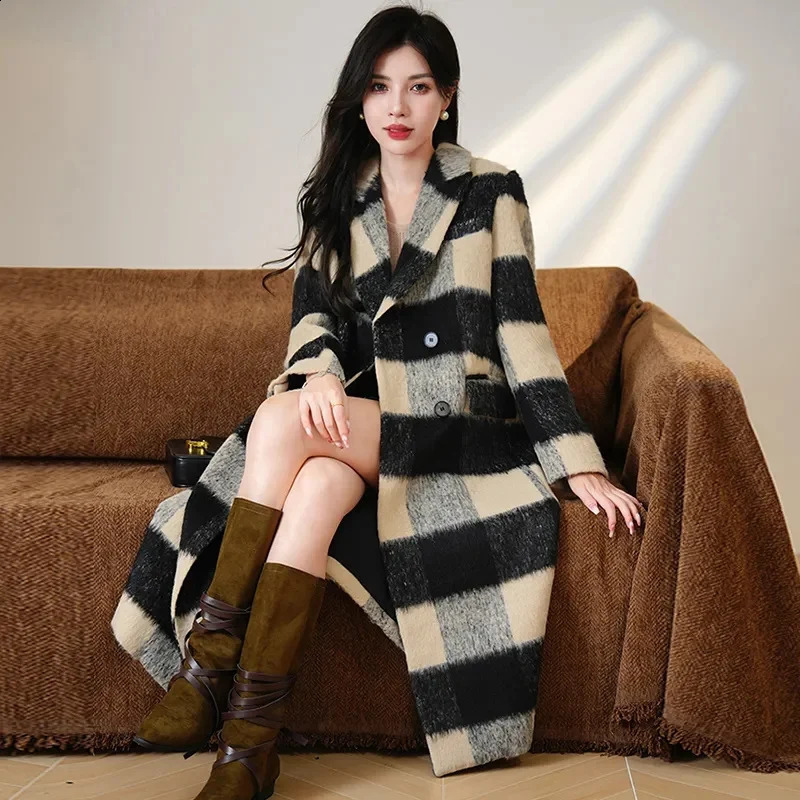 Autumn Winter Fashion High-quality Plaid Woolen Coat Womens Korean Slim Long Casual Wool Overcoat Female Outerwear 240820