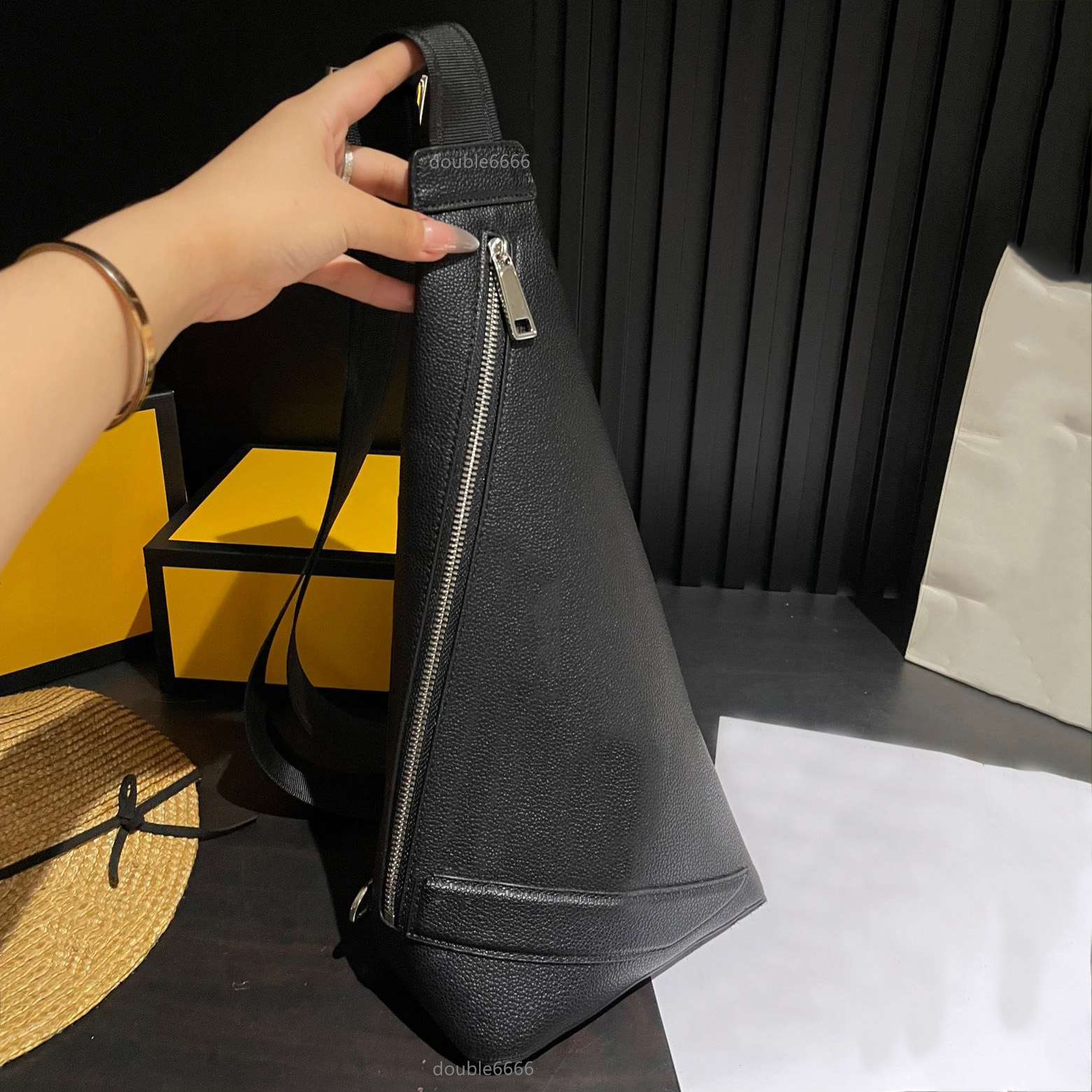 Sac à coffre pour hommes Retro Design Sling Sac pour hommes Sac à dos pack de poitrine Sacs de bandoulière Purse Pours de qualité supérieure Sac