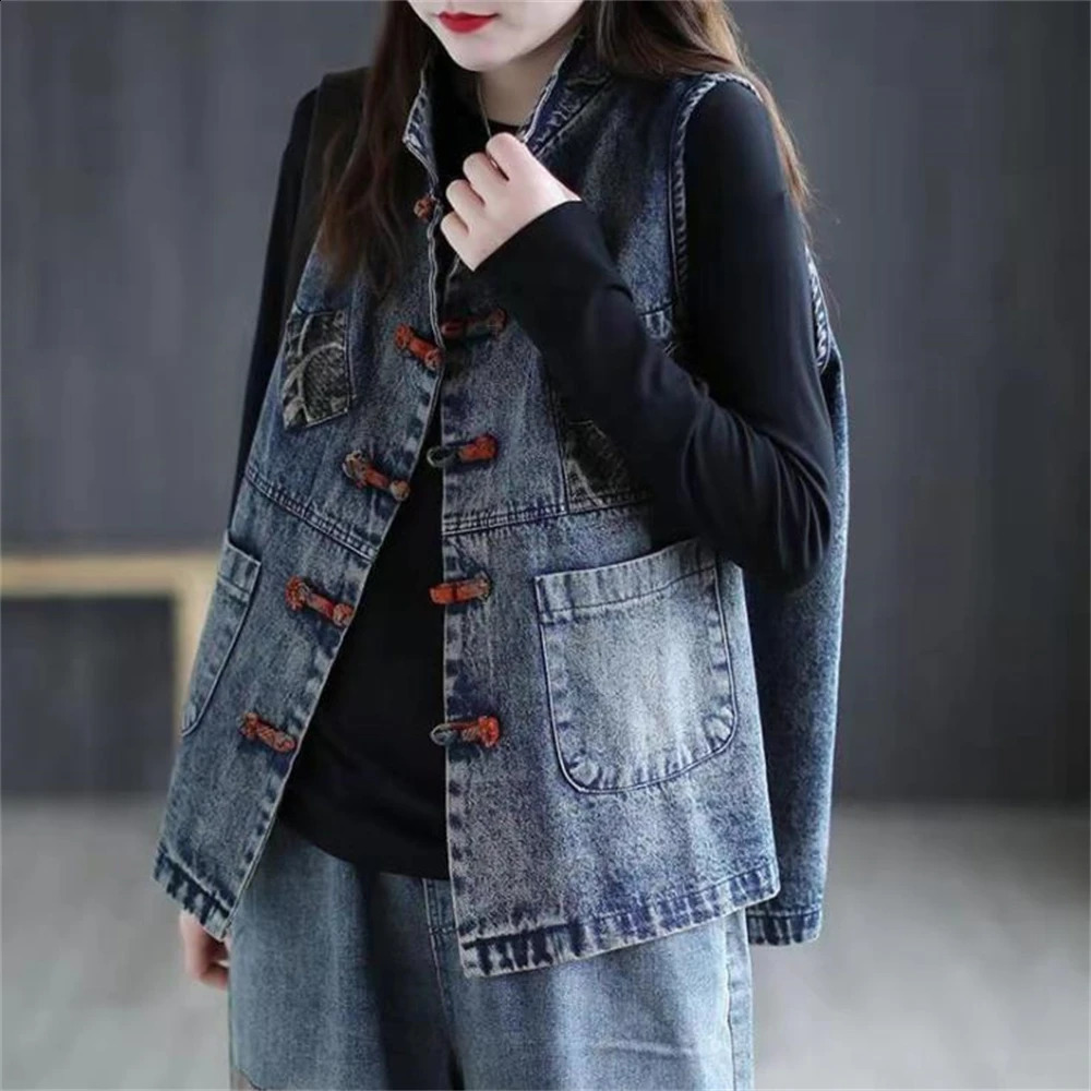Spring 2024 Gielt denim vest womens selling ethnic disc buckle sleeveless jacket womens jeans vest outer waist coat 240821