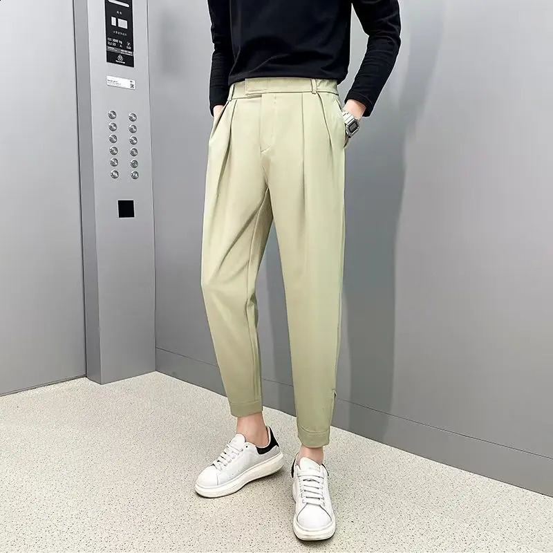 Fashion Mens Pantalon de crayon décontracté taille élastique Petit pieds mince de style coréen palissé pantalon mâle pantalon pantalon streetwear
