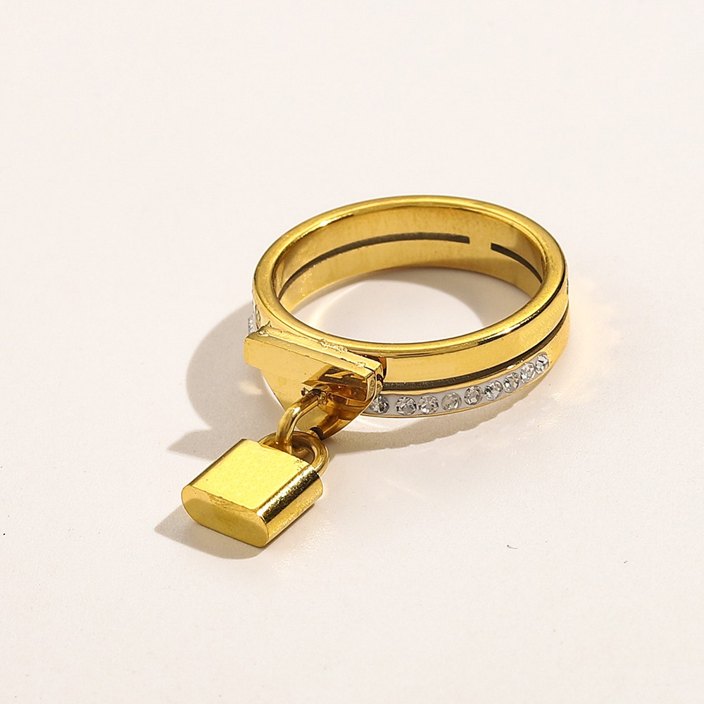 Europe and America Luxury Jewelry Designer Item Rings Women Love Charms Wedding Supplies 18K Gold Plated Stainless Steel Ring Fine Finger Ring ZG113