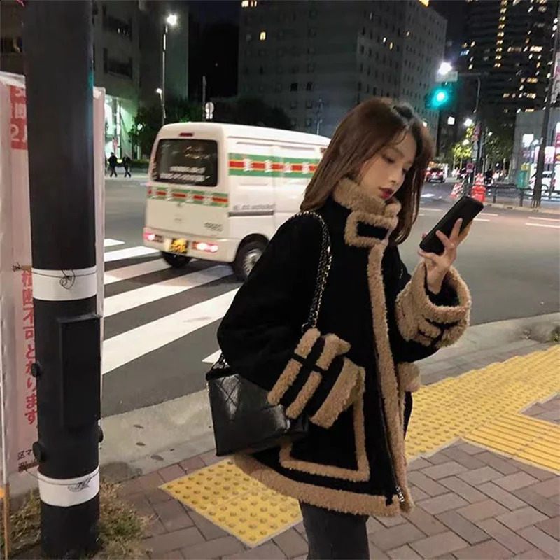 Womens sheepskin coat autumn and winter trend 2024 short style with integrated fur and stand collar thickened wool 240822