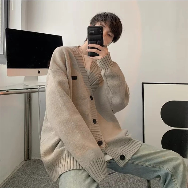 Top en laine à haut Open Mens Fashion Trend Young American V-Neck Color Couleur continue Cool Spring et Automne Street Clothing Tricoted Loose Ad