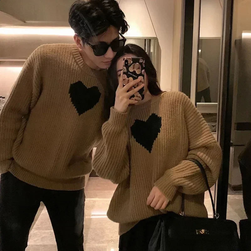 Mens Clothing Crewneck Jacket Knit Sweater Male Pullovers Coat Print Round Collar Heart Couple Outfit Thick Winter A Trend 240821